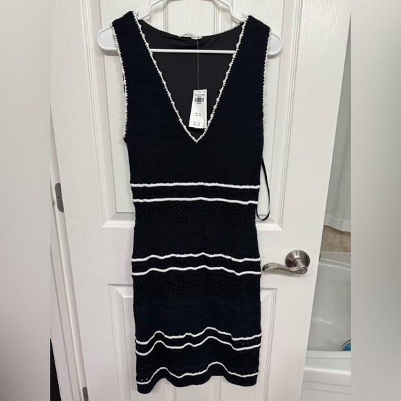 Abercrombie & Fitch Black White Crochet Style V Neck M - Picture 3 of 7